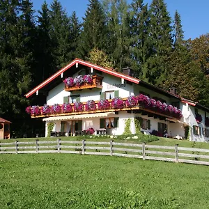landhaus-am-waldrand.com-bavaria.com/